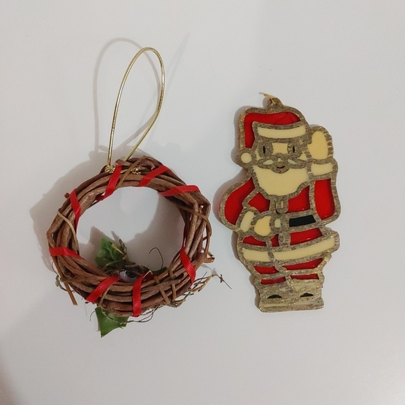 Vintage Christmas ornaments; wood wreath & stain glass santa - Picture 5 of 5
